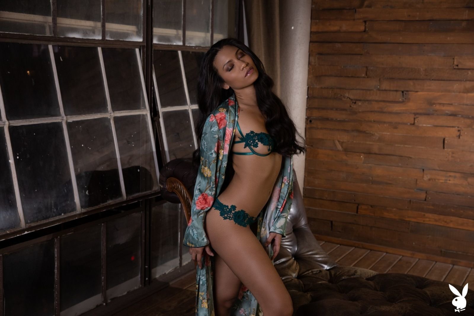 Fatima Kojima takes off her lingerie just for you