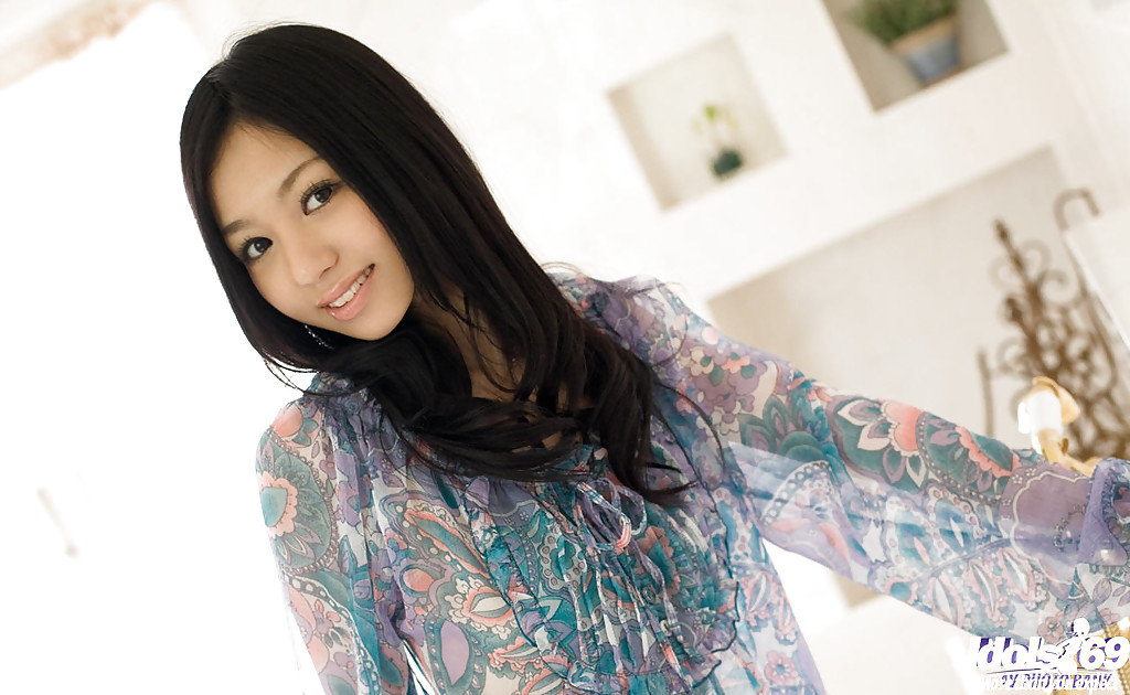 Ravishing asian coed Aino Kishi ucovering her graceful body