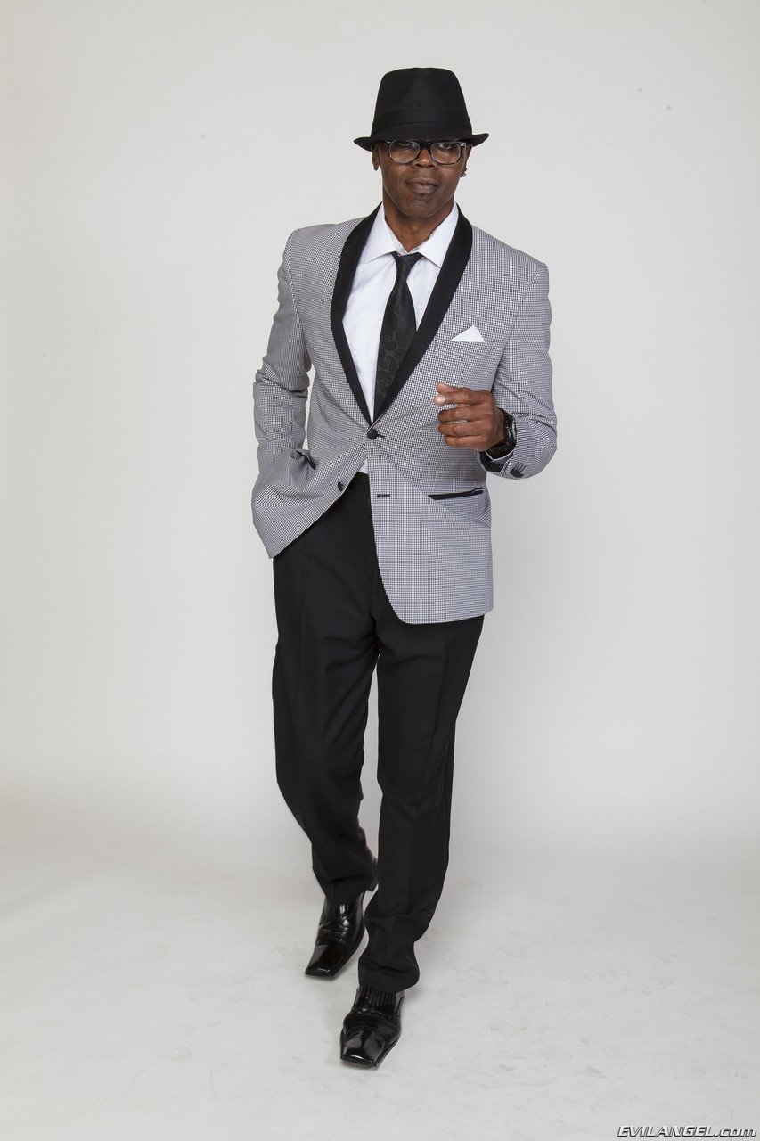 Ebony porn stud Sean Michaels posing suavely while wearing a classy suit
