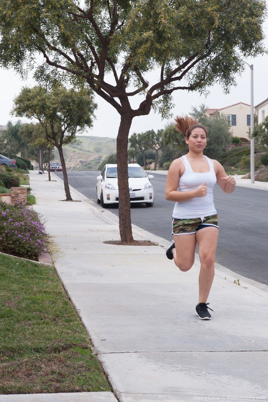 Thick amateur Daisy Leon spreads her natural pussy after going for a run