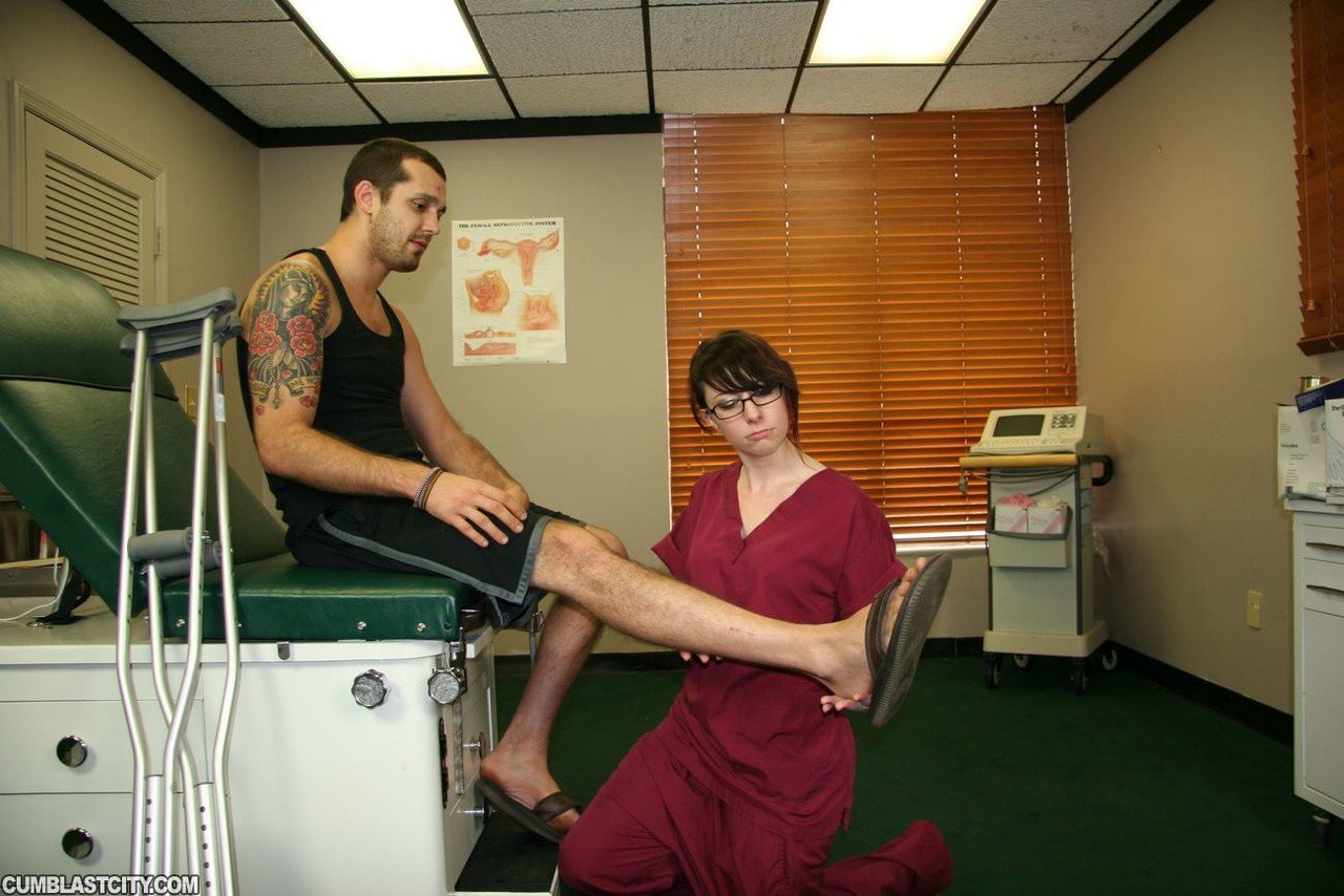 Young nurse Dakota Charms gives an injured man a handjob in a clinic