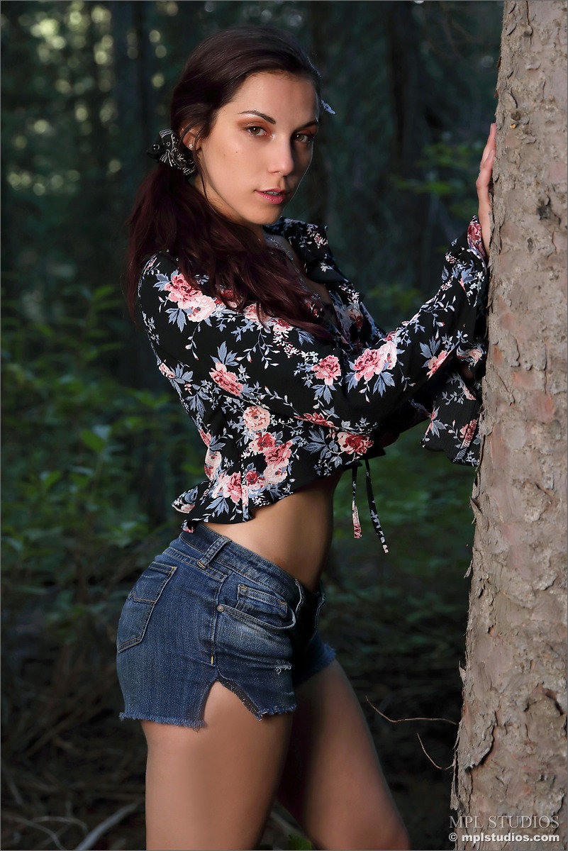 Hot girl with an ass to die for gets naked on a fallen tree in cowgirl boots
