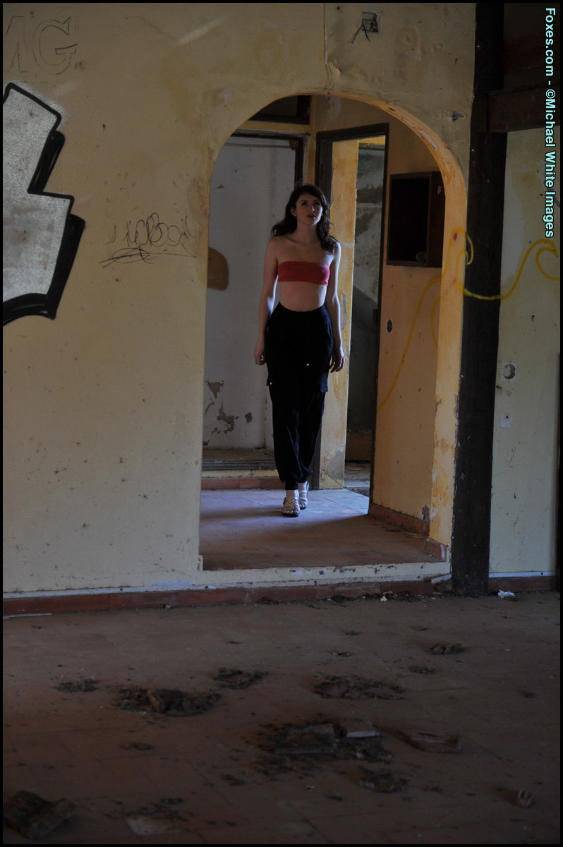 British beauty Fawna Latrisch unveils her great body in an abandoned building