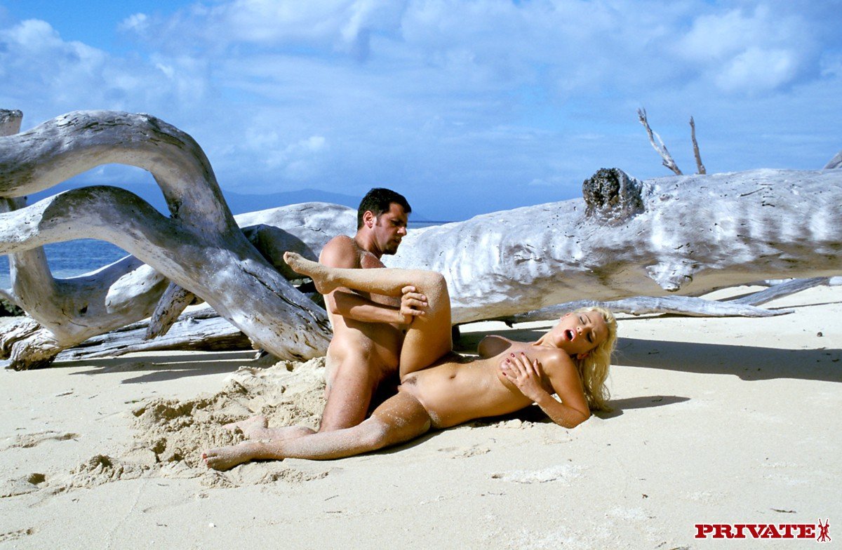 Big-boobed MILF Gabriella Bond enjoying wild hardcore sex at the beach