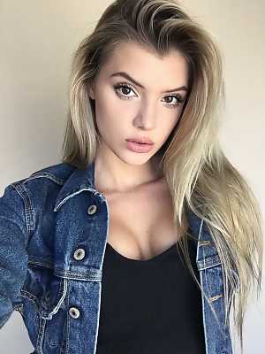 Alissa Violet