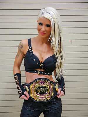 Angelina Love (Wrestler)