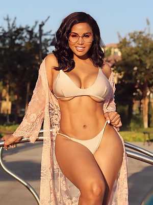 Dolly Castro