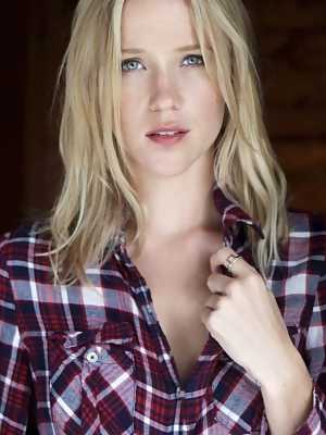 Jessy Schram