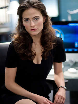 Lara Pulver