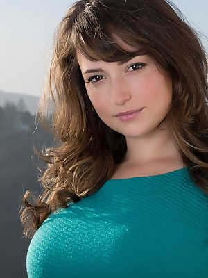 Milana Vayntrub