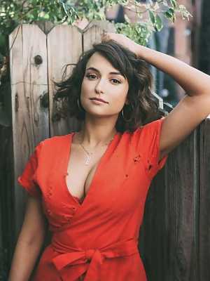 Milana Vayntrub