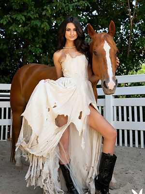 Marvelous Eliza Ibarra drops off her white dress and rides a horse stark naked