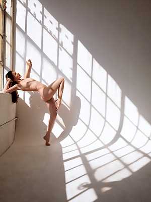 Fantastic Emily Bloom doing ballet chores naked