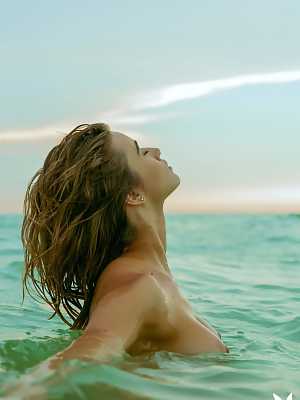 Gabriela Giovanardi takes off her bikini and poses nude on the beach