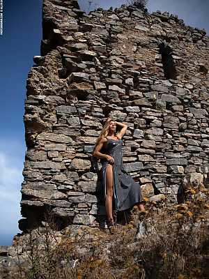 Gorgeous Goldie slips out of her evening dress and poses at an ancient ruin