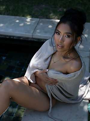 Marvelous Asian babe Jada Kai got her body wet by the pool