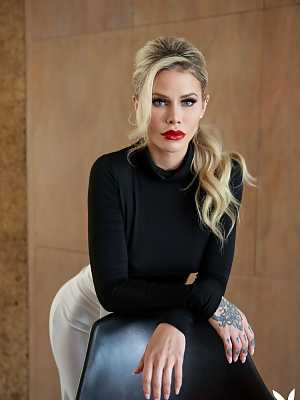 Jessa Rhodes exposes her large breasts and ass wearing a black pullover only