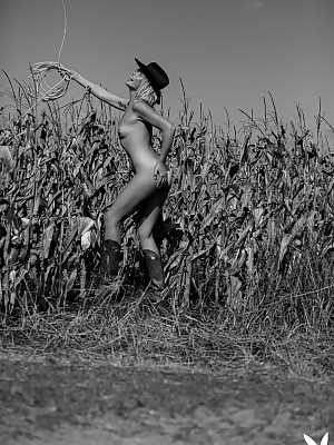 Nude cowgirl Anna Feller exposing her body in the cornfield