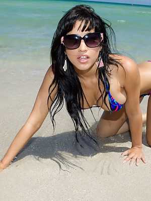 Latina model Abella Anderson loose her firm boobs from a bikini at the beach