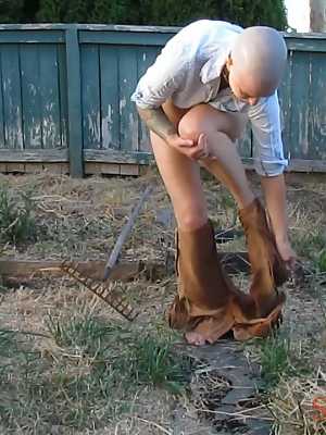 Bald female Abigail Dupree strips and takes a piss while hoeing the garden