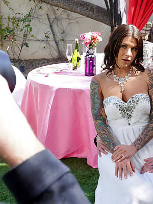 Lesbian Abigail Mac fucks bisexual bride Felicity Feline at the wedding
