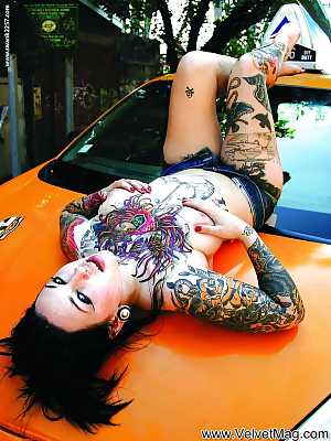Tattooed Adahlia Diamante masturbating her cunt by her shoe outdoor