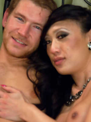 TS Seduction Alex Adams, Venus Lux