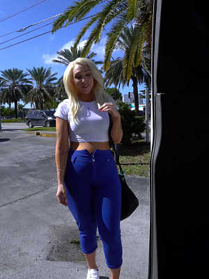 Blonde pornstar with a big booty Alexis Andrews gets screwed in the car