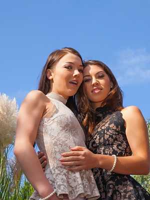 Best friends Tiffany Doll and Angelik Duval show their bums before a threesome