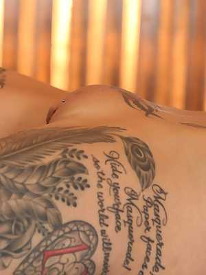 Inked pornstar Anna Bell Peaks unveils her big tits & rubs her pierced clit