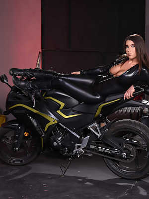 Stunning biker babe Felicity Feline stripping and posing nude in the garage