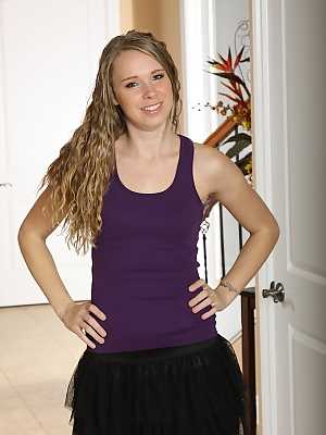 Enthusiastic amateur teen babe Anna Stevens looks pretty and yummy