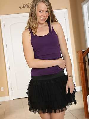 Exciting amateur teen babe in skirt Anna Stevens is simply awesome