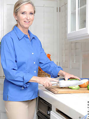 Mature housewife Annabelle Brady washing her hungry pussy in the kitchen sink