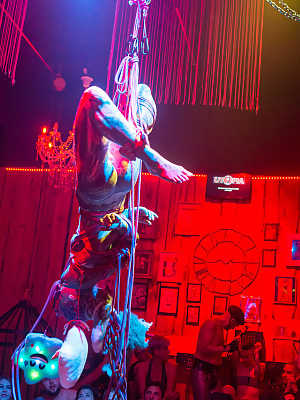 PHOTOSET Crazy SHIBARI SHOW in fetish club by Lily Lu and Anuskatzz, bdsm