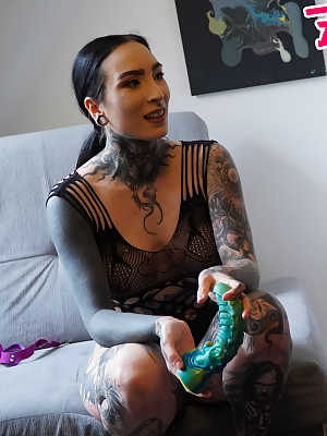 Heavily tattooed girls Nux Vomica & Anuskatzz partake in lesbian sex