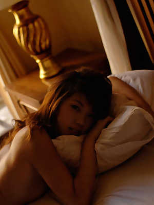 Svelte asian babe with sexy legs Asami Ogawa posing naked on the bed