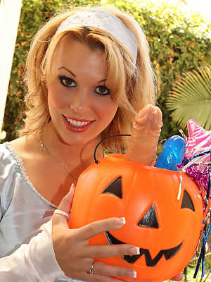 Lusty MILF next door Ashley Sweet comes calling with dildo Halloween treats