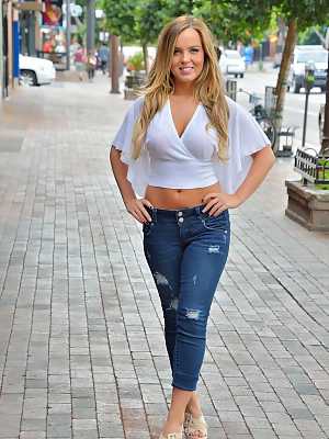 Hottie Addison strips off her tight blue jeans & toys her big clit in public