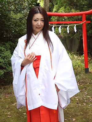 Older Japanese woman Ayano Murasaki exposes her tits and bush out in the yard