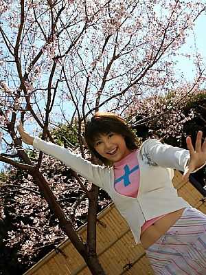 Cute Japanese girl Azumi Harusaki exposes her up skirt panties outdoors