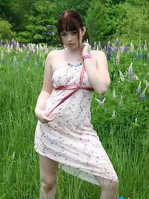 Young amateur cutie B4rbi3 lifts her sundress to show her round ass in a field