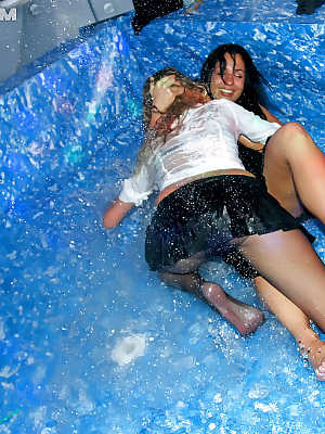 Fetching gals getting wet and going wild at the drunk party