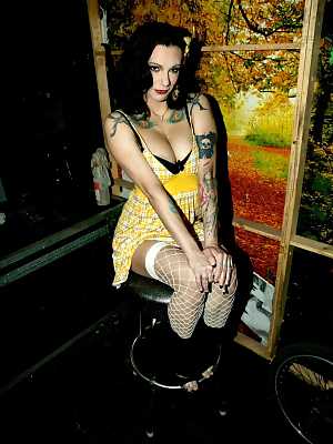 Leggy Bella Vendetta sheds yellow dress to spread naked on a stool