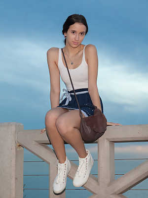 Teen girlfriend Belle Knox reveals her ass and poses in public at sunset