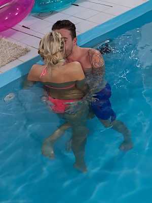 Czech blonde Bianca Ferrero has passionate sex with new lover in the pool