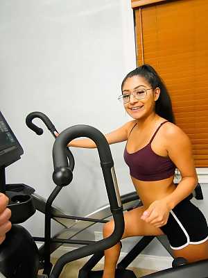 Latina teen Binky Beaz fucks her personal trainer in the gym