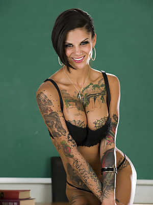 Kinky brunette Bonnie Rotten revealing her incredibly sexy tattooed body