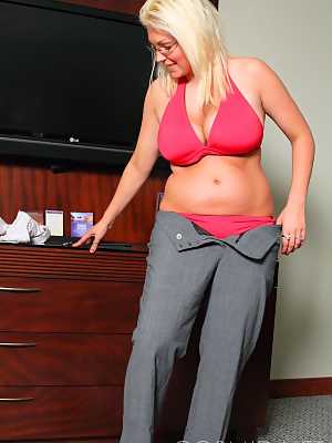 Chubby blonde Brooke Alexander unleashes her big naturals in red underwear