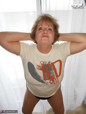 Chubby older woman Busty Bliss looses her big boobs from a T-shirt